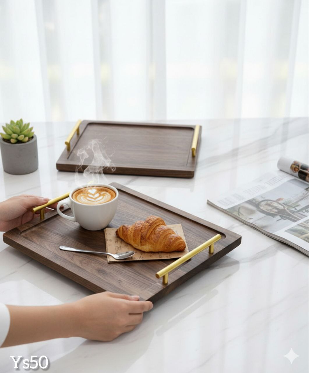 Plateau de Service en Bois avec Poignées Dorées – Modèle Ys50